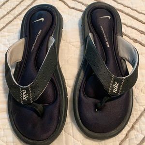 Sz 6 Nike Sandals